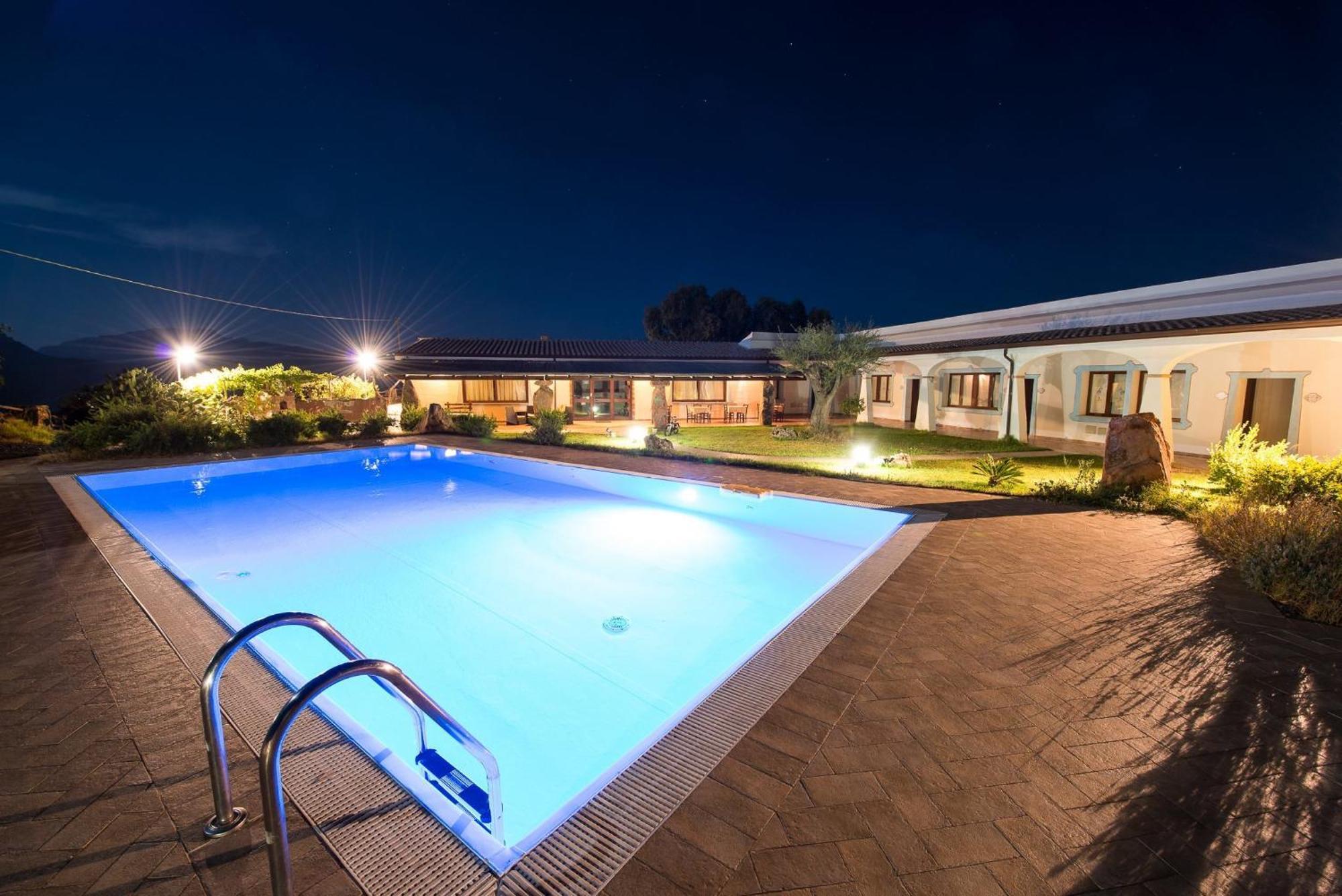 Agriturismo Irghitula Посада Экстерьер фото